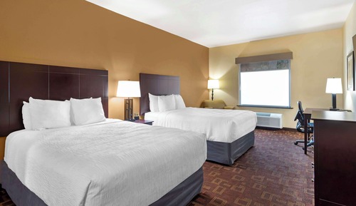 Chambre Standard, 2 grands lits, accessible aux personnes à mobilité réduite, baignoire