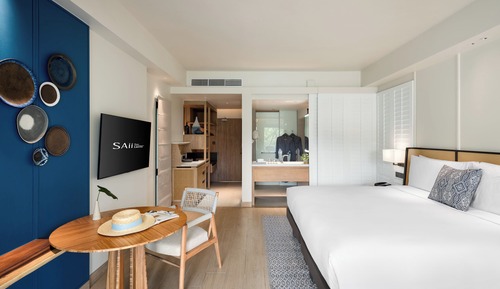 Chambre, 1 très grand lit, en front de mer
