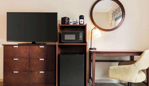 Studio, 1 très grand lit, accessible aux personnes à mobilité réduite (Roll-In Shower)