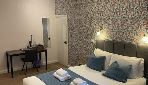 Chambre Double, salle de bains attenante
