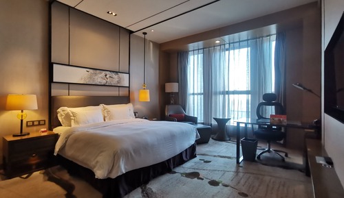 Chambre Standard, 1 très grand lit, vue lac