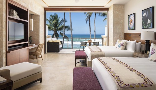 Chambre, plusieurs lits, balcon, en front de plage