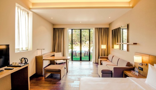 Chambre, 1 très grand lit et 1 canapé-lit (Plunge Pool)