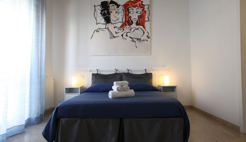 Chambre Quadruple Familiale, 1 lit double et 1 canapé-lit, salle de bains privée, vue ville