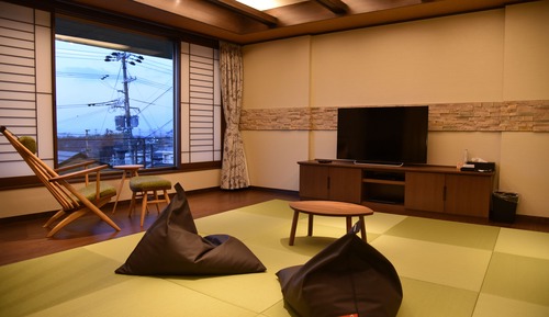Chambre Deluxe, non-fumeurs (with indoor sliver hot springs)