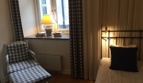 Chambre Simple (with a Walk)