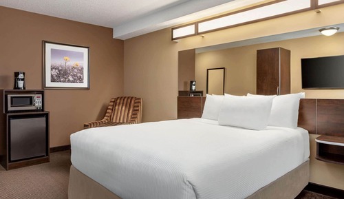 Chambre, 1 grand lit, accessible aux personnes à mobilité réduite, non-fumeurs