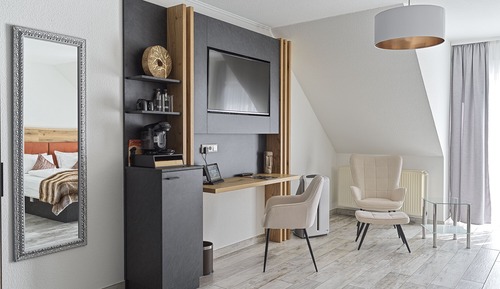Chambre Double, salle de bains attenante, vue lac (mit Balkon)