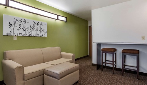 Suite, 1 très grand lit et 1 canapé-lit, non-fumeurs (Efficiency, Upgrade)