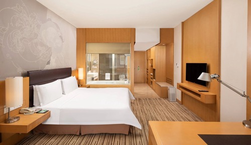 Chambre Standard, 1 très grand lit, accessible aux personnes à mobilité réduite, accès au salon club