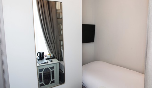 Chambre (Boutique Individual)