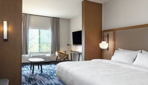 Suite, 1 très grand lit et 1 canapé-lit
