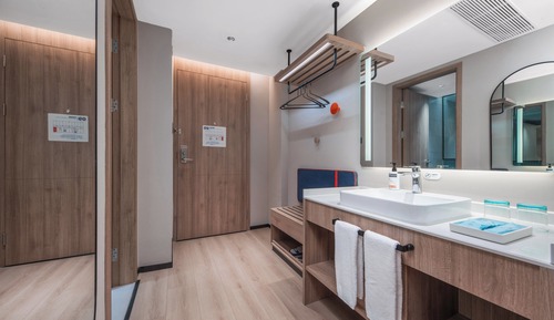 Chambre Standard, 1 très grand lit (Extra Floor Space, High Floor)