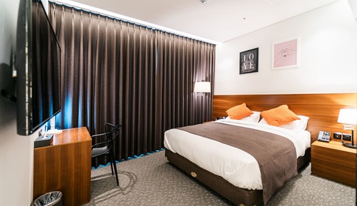 Chambre Double Supérieure, 1 très grand lit, non-fumeurs, vue ville