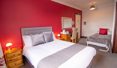 Suite Familiale, salle de bains attenante, vue fleuve