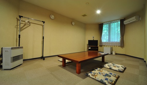 Chambre Tradition, fumeurs (with Futon, minimum three people use)