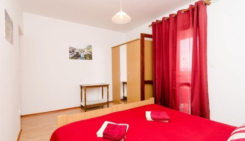 Chambre Double (Standard Double Room with Balcony)