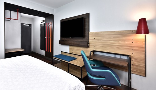 Chambre, 1 très grand lit, accessible aux personnes à mobilité réduite (Hearing)