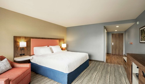 Chambre, 1 très grand lit, accessible aux personnes à mobilité réduite (3x3 Shower)