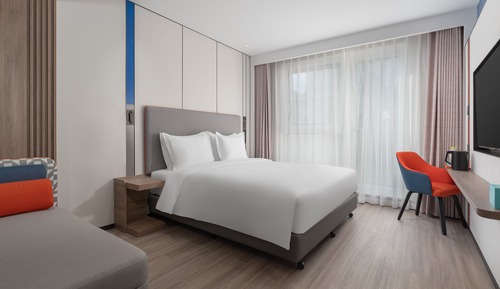 Chambre Standard, 1 très grand lit, balcon