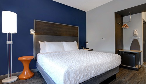 Chambre, 1 très grand lit