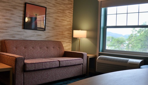 Suite, 1 grand lit, accessible aux personnes à mobilité réduite (Mobility & Hearing, Roll-in Shower)