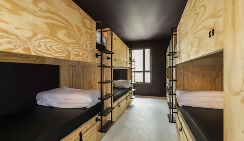 1 Lit dans une chambre partagée de 6 à 8 personnes