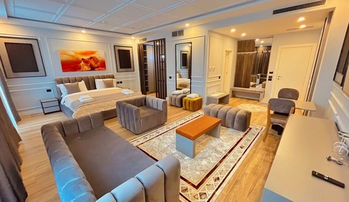 Suite Royale, 1 lit double, balcon, vue jardin