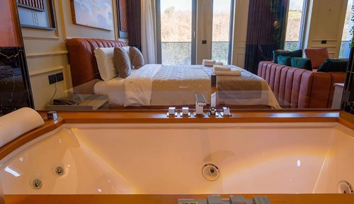 Suite Studio, bain à remous