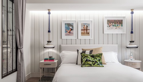 Chambre, 1 très grand lit