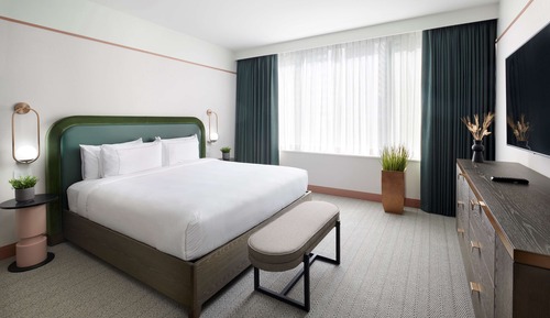 Suite, 1 très grand lit et 1 canapé-lit (Revel)