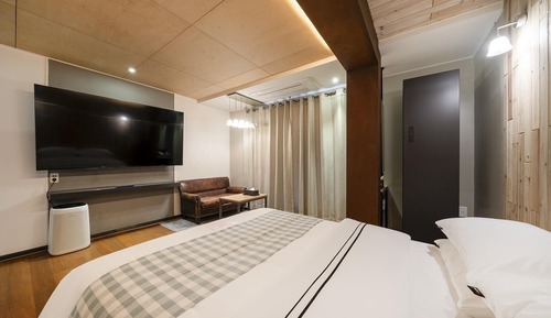 Room (Premium A - Styler (75""TV Netflix+Di)