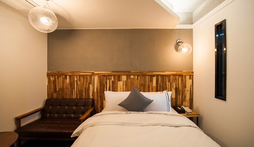 Room (Deluxe (Netflix+Disney+Tving+Apple))