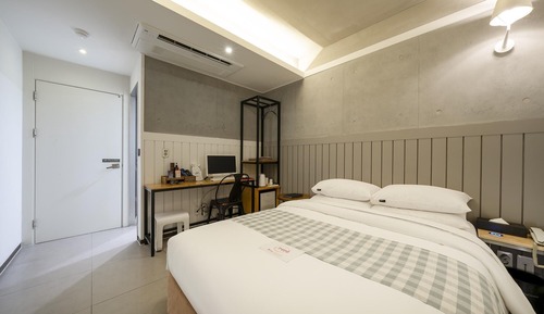 Room (Standard - Bathtub (Netflix+Disney+Tv)