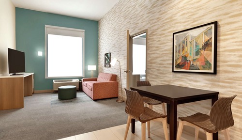 Suite, 1 très grand lit, accessible aux personnes à mobilité réduite, non-fumeurs (Roll-In Shower)