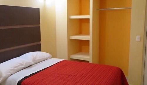 Chambre, 1 très grand lit