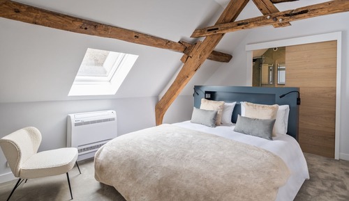 Suite Deluxe, salle de bains attenante, vue cour intérieure (Rosé de Saignée)