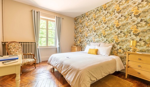 Suite Design, salle de bains attenante, vue jardin (Suite Rozana)