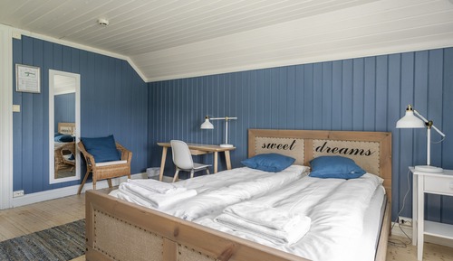 Chambre Double Économique, salle de bains commune (bathrooms 2 floors down)