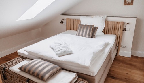 Appartement (6, Die Eichenkemenate)