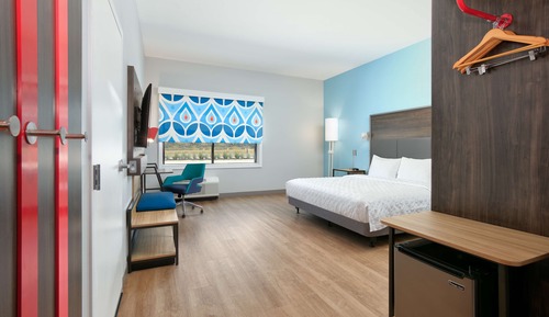 Chambre, 1 très grand lit (Mobility & Hearing, Roll-In Shower)