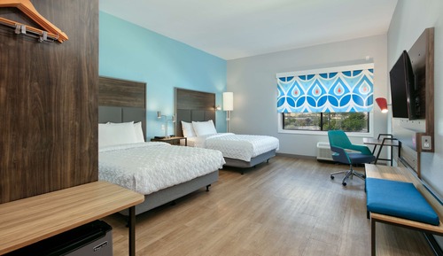 Chambre, 2 grands lits, accessible aux personnes à mobilité réduite, baignoire