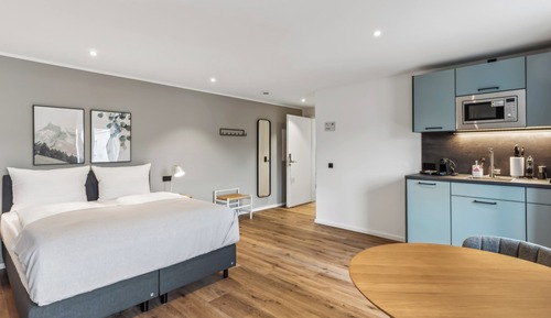 Suite, douche accessible en fauteuil roulant