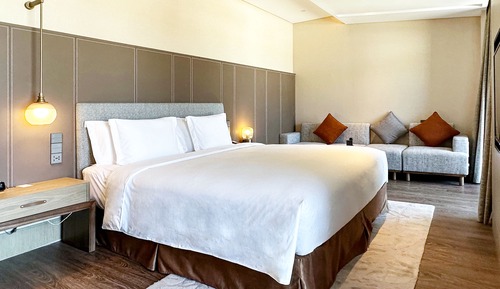 Chambre Premium, 1 très grand lit, vue lac