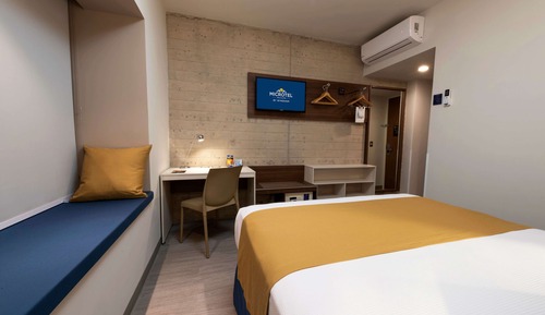 Chambre, 1 grand lit, accessible aux personnes à mobilité réduite, non-fumeurs (Mobility)