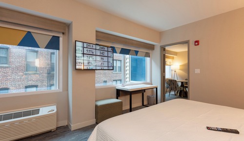 Suite, 1 très grand lit et 1 canapé-lit