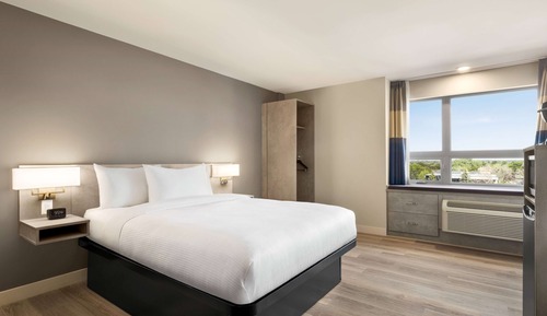 Chambre Standard, 1 grand lit, non-fumeurs (Mobility, Roll-In Shower)