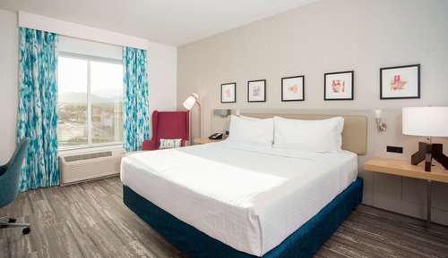Chambre, 1 très grand lit, accessible aux personnes à mobilité réduite, vue montagne (Hearing)