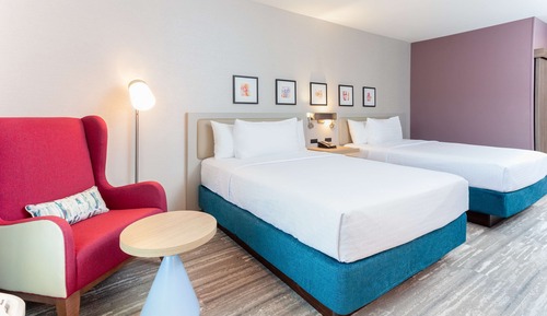 Chambre, 2 grands lits, accessible aux personnes à mobilité réduite (Roll-In Shower)
