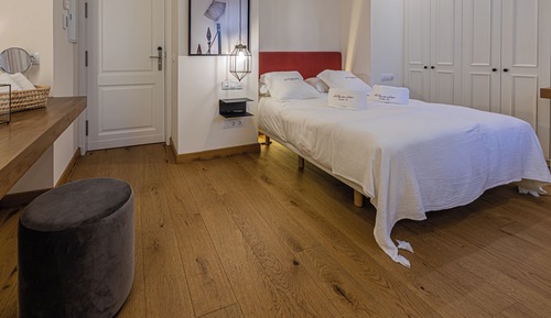 Chambre Double Design, 1 grand lit, vue ville